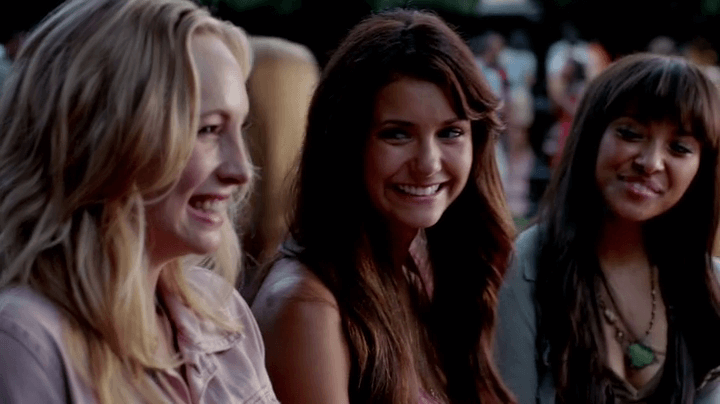 Résumé-de-l’épisode-1-saison-5-Caroline-Elena-Bonnie.png (720×404)